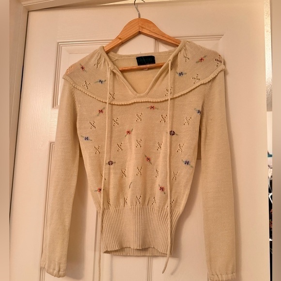 Cottage core bell sleeve sweater - Picture 1 of 7